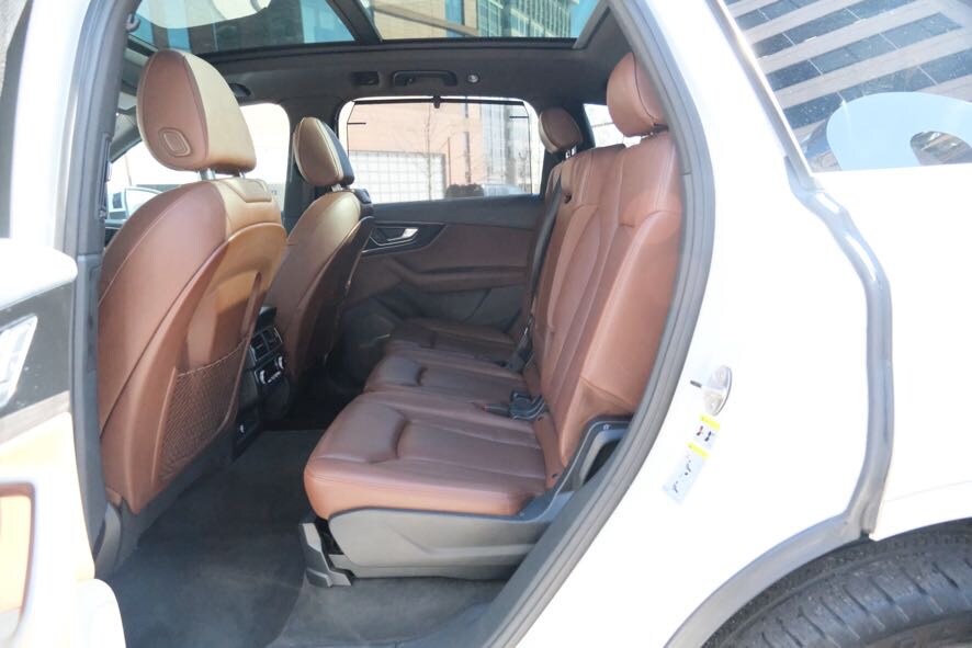 Vehicle image 21 of 44