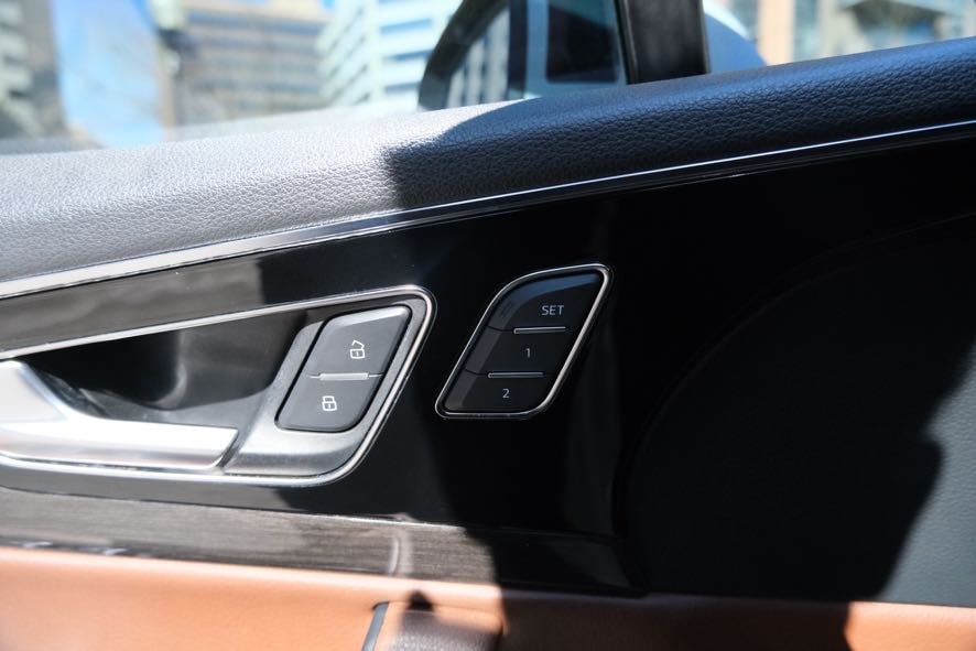 Vehicle image 18 of 44