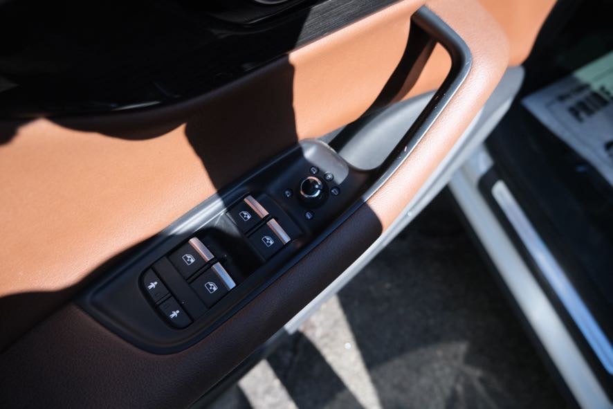 Vehicle image 19 of 44