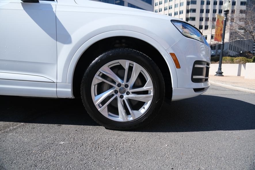 Vehicle image 14 of 44
