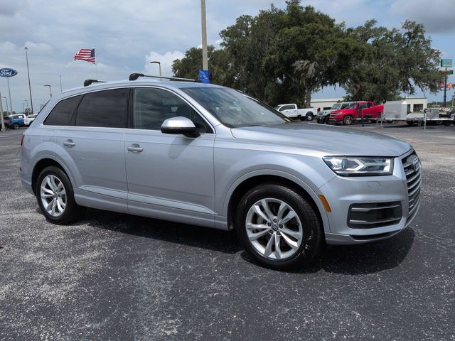 2019 Audi Q7 Premium Image 2 of 40