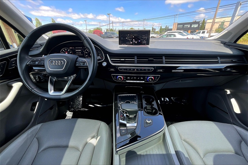 Vehicle image 15 of 33