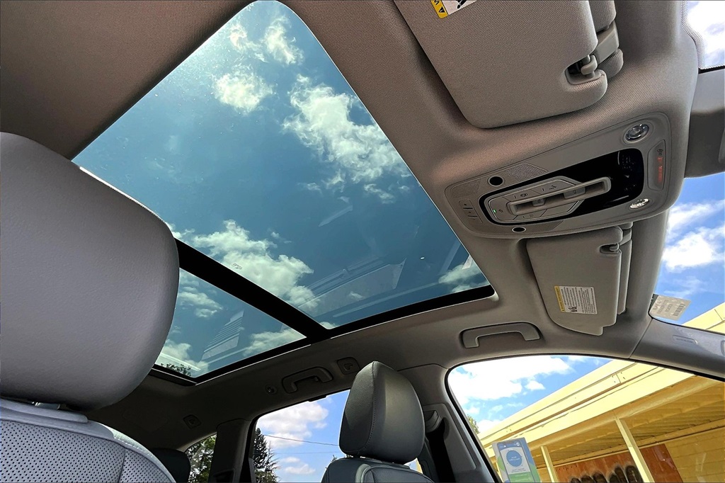 Vehicle image 13 of 33