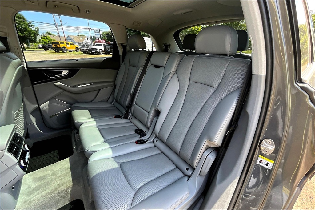 Vehicle image 20 of 33