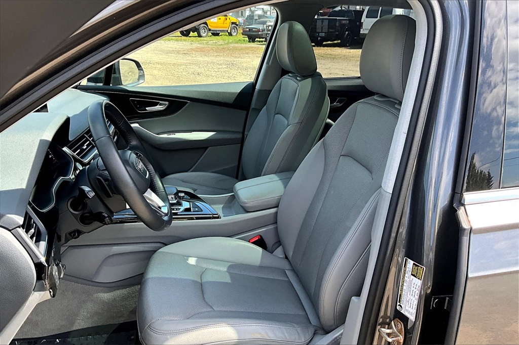 Vehicle image 9 of 33
