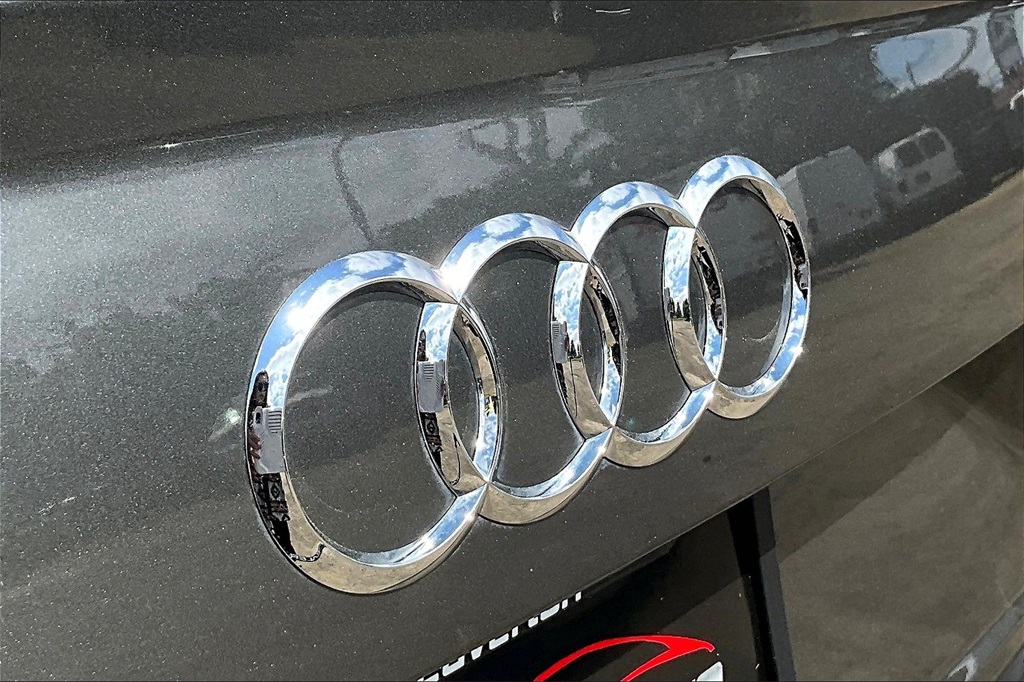 Vehicle image 11 of 33