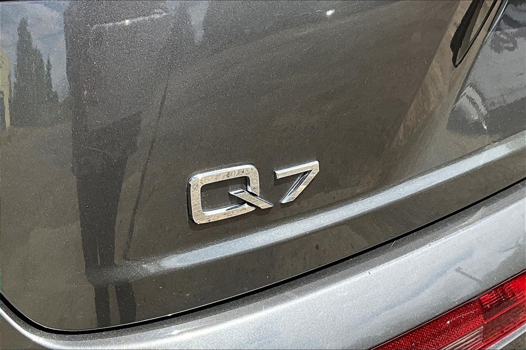 Vehicle image 32 of 33