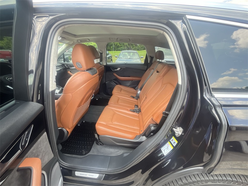 Vehicle image 24 of 26