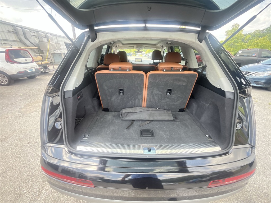 Vehicle image 11 of 26