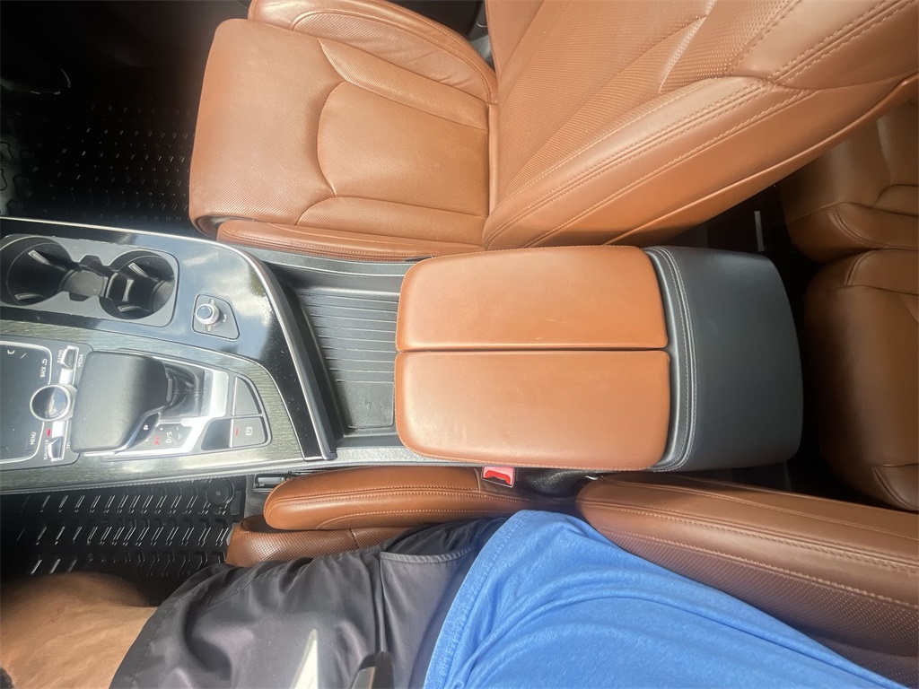 Vehicle image 21 of 26
