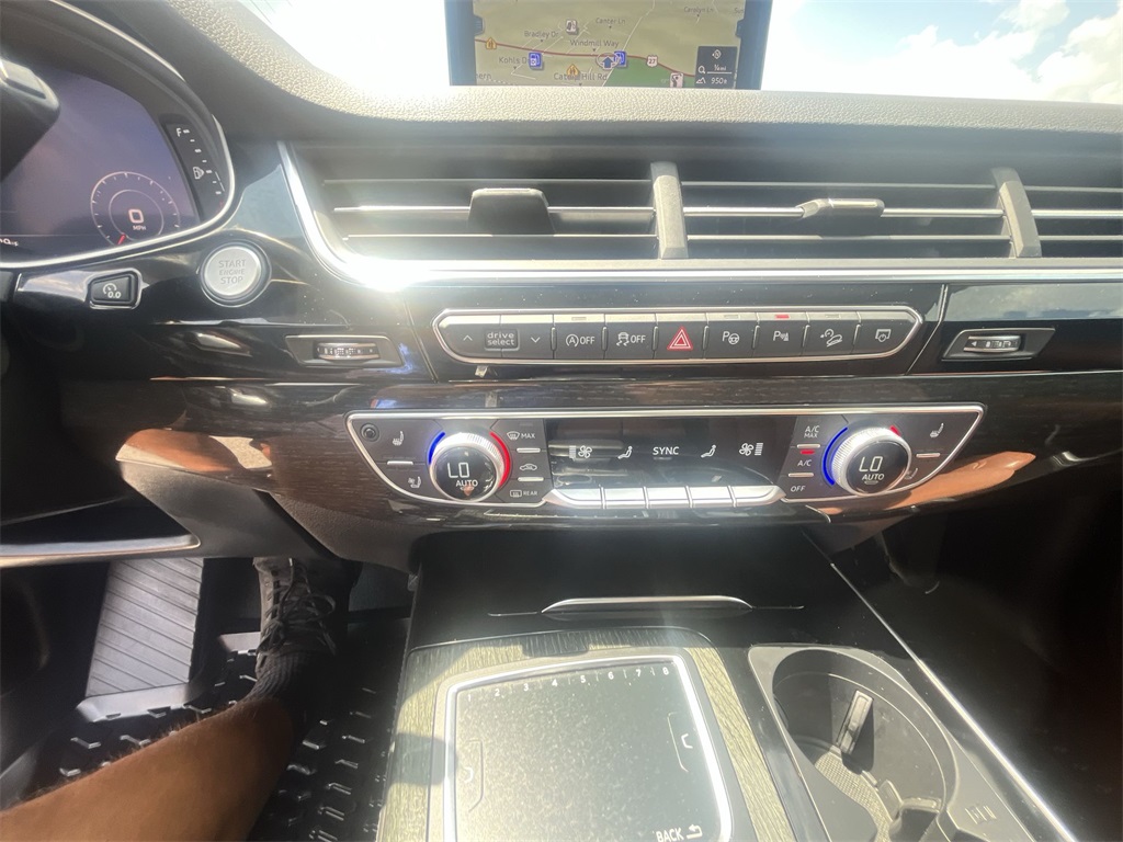 Vehicle image 16 of 26
