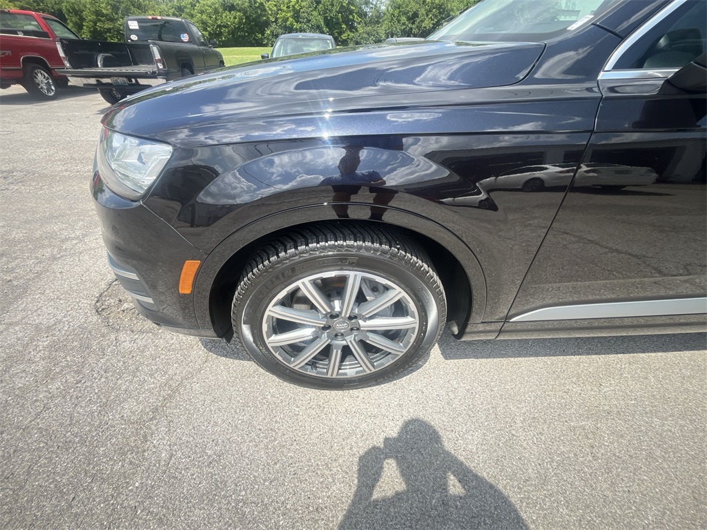 Vehicle image 3 of 26