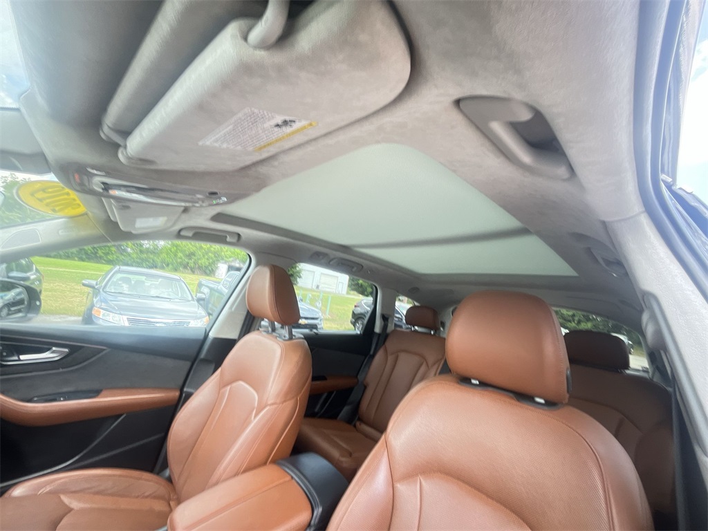 Vehicle image 14 of 26