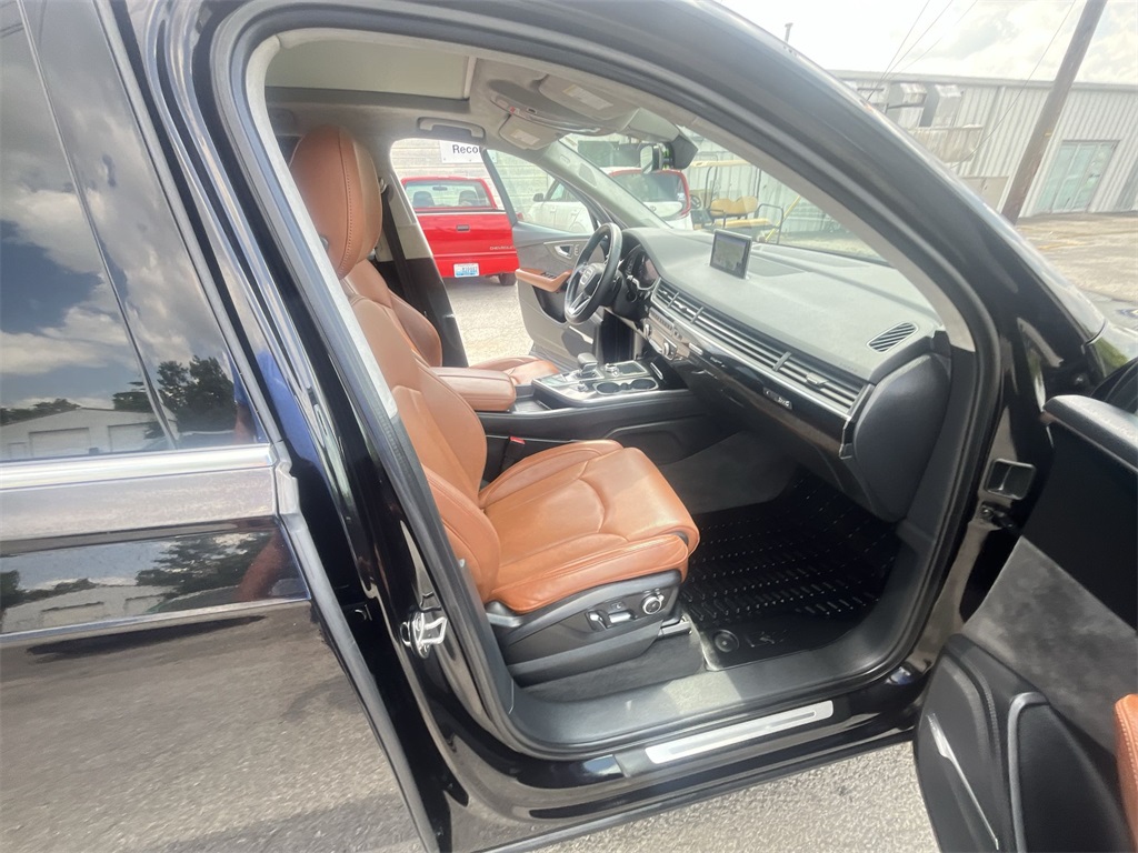 Vehicle image 13 of 26