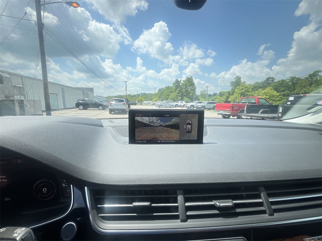 Vehicle image 19 of 26
