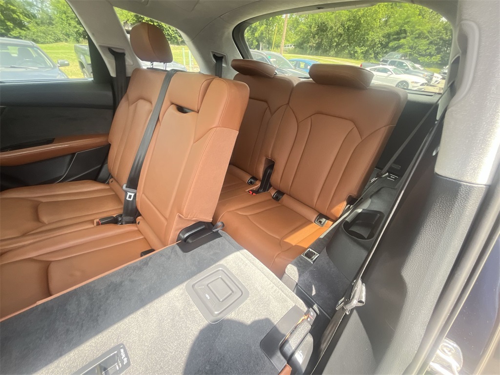 Vehicle image 12 of 26