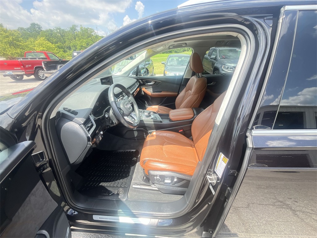 Vehicle image 17 of 26