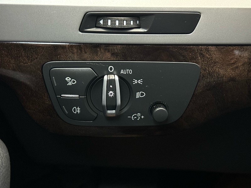Vehicle image 44 of 47