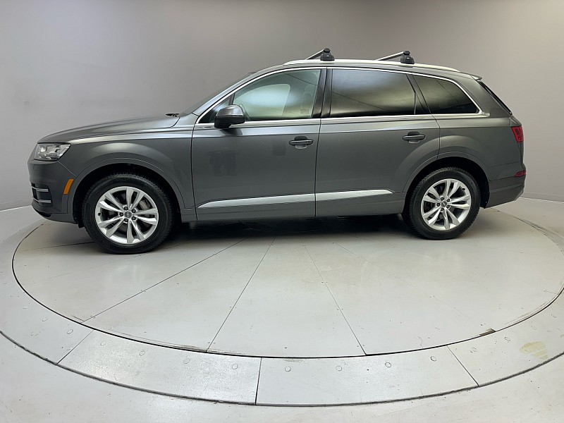 Vehicle image 8 of 47