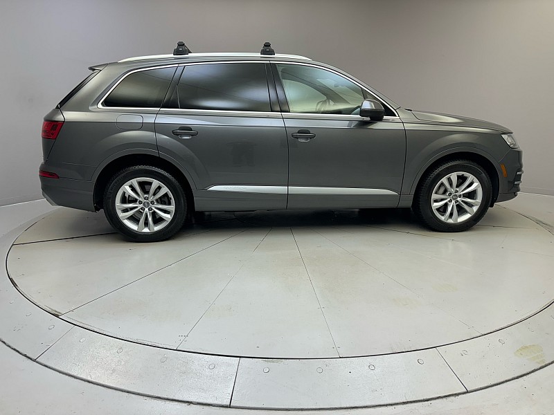 Vehicle image 4 of 47