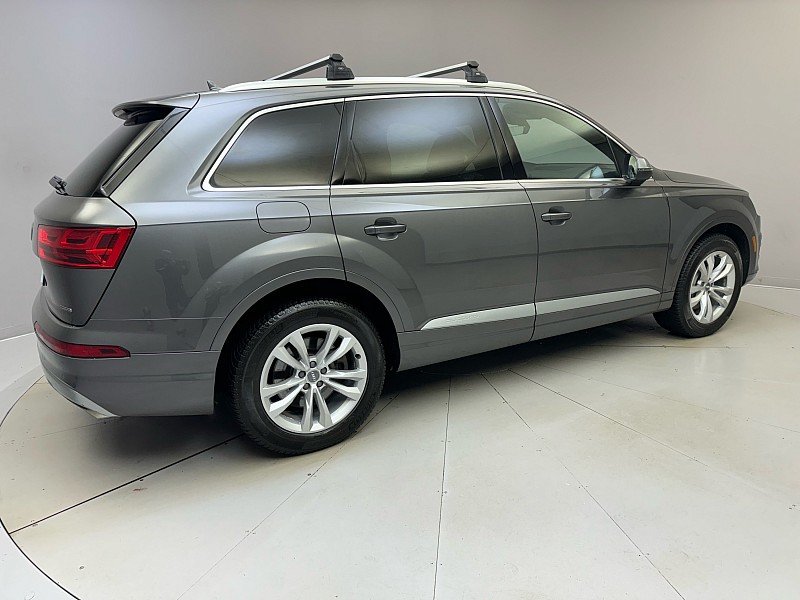 Vehicle image 5 of 47