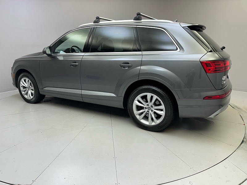 Vehicle image 7 of 47