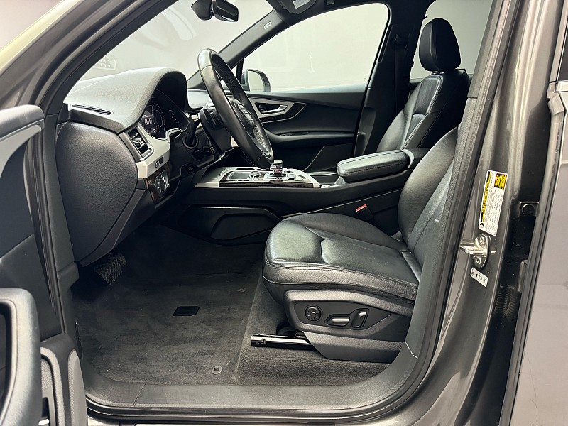 Vehicle image 13 of 47