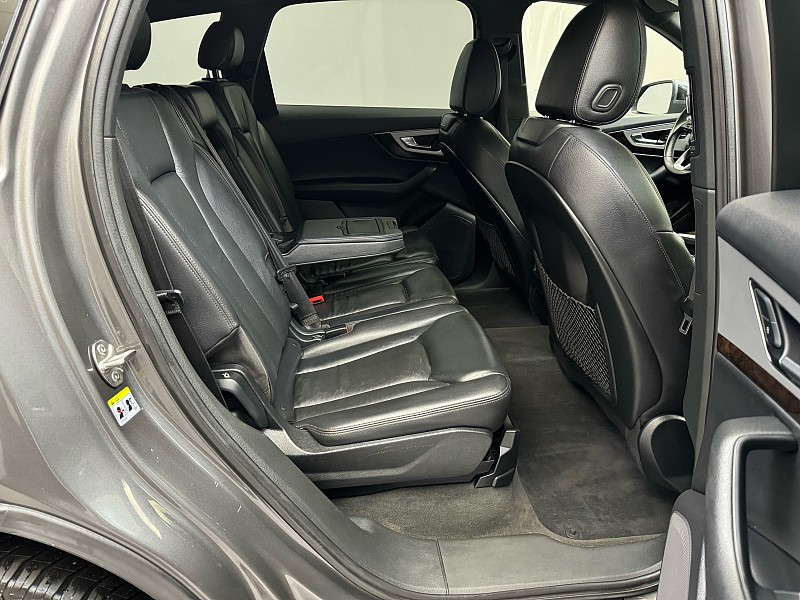 Vehicle image 21 of 47