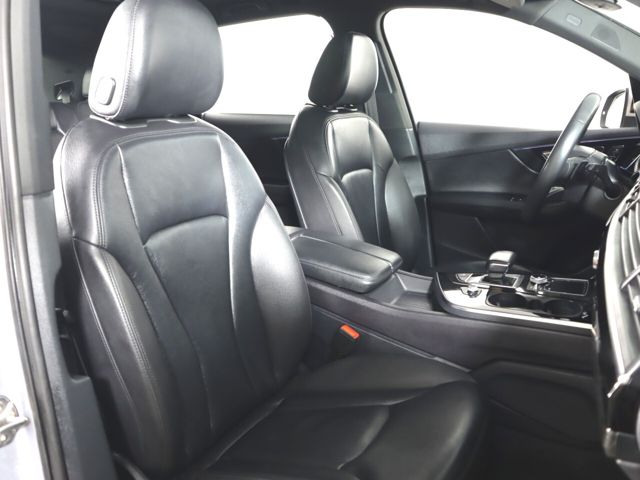 Vehicle image 43 of 47