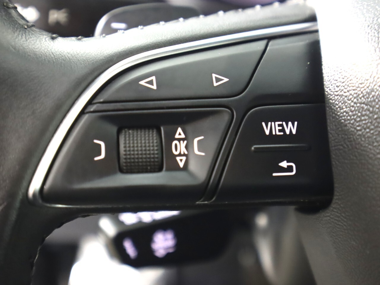 Vehicle image 11 of 47