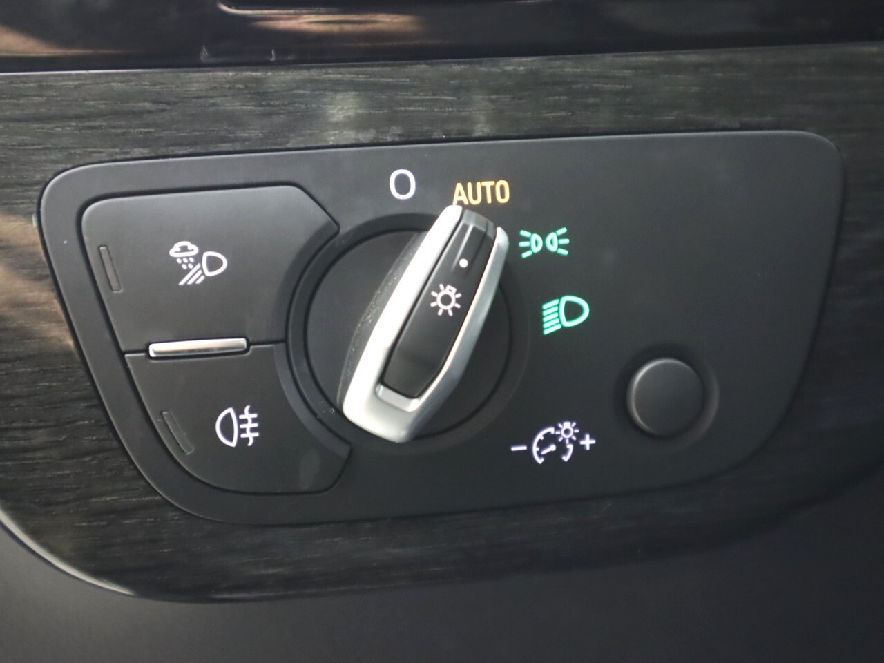 Vehicle image 9 of 47