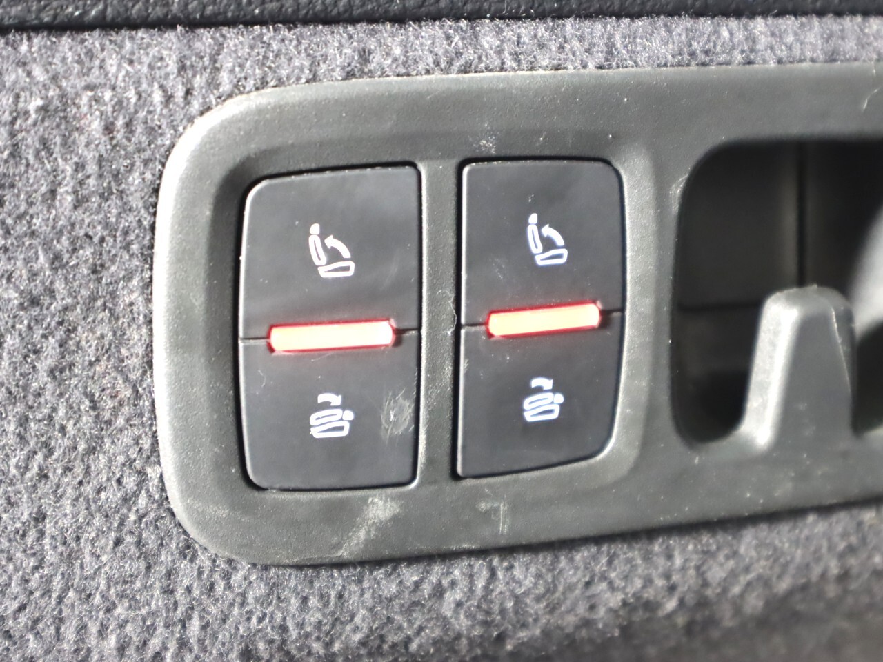 Vehicle image 36 of 47