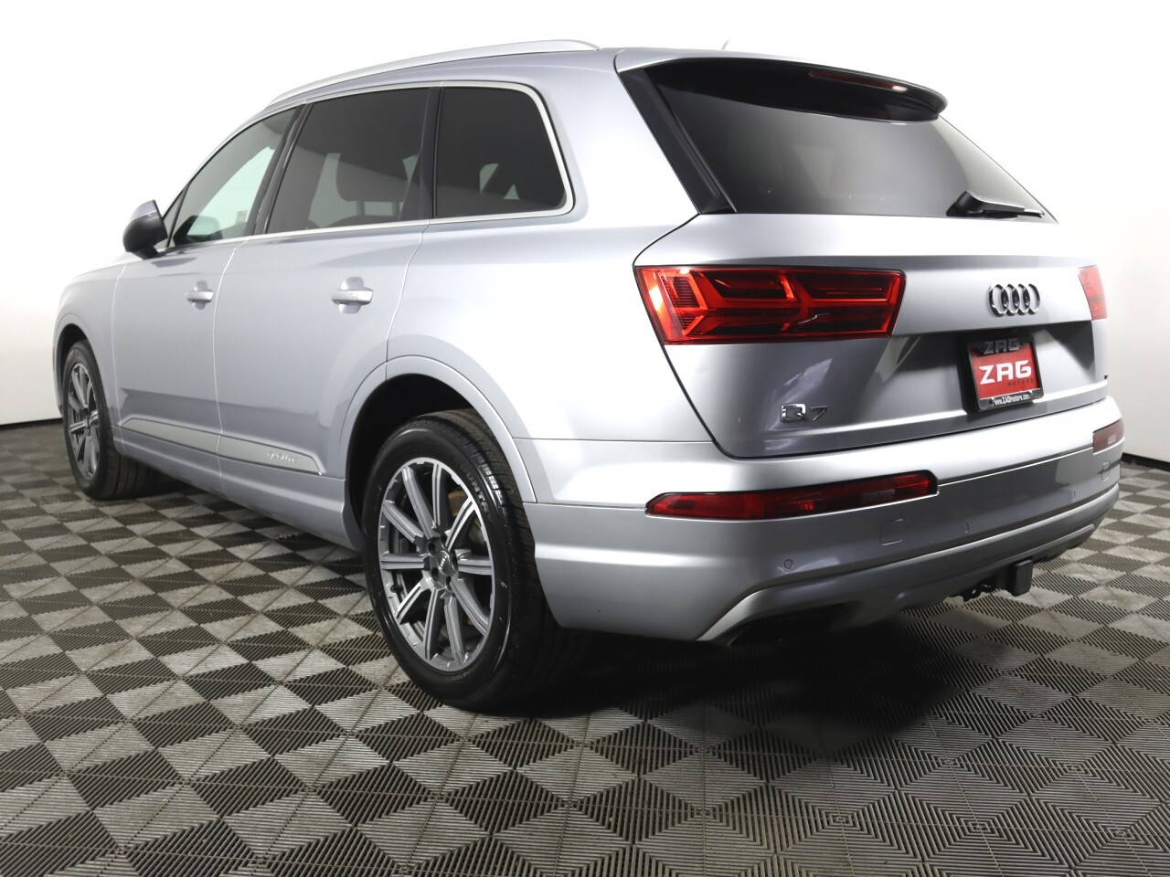 Vehicle image 6 of 47