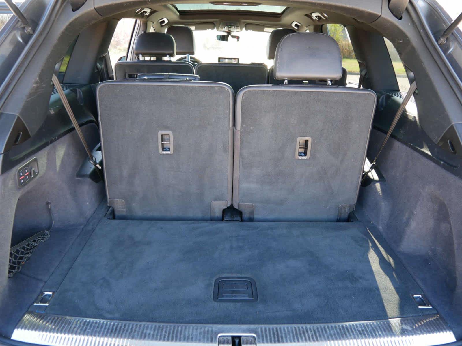 Vehicle image 12 of 28