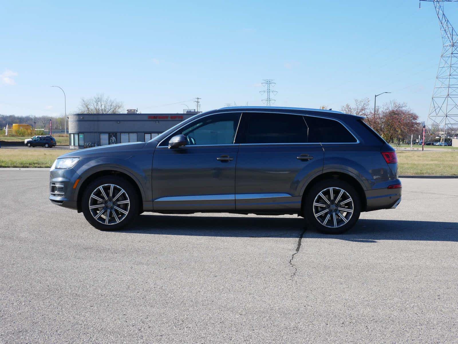 Vehicle image 8 of 28