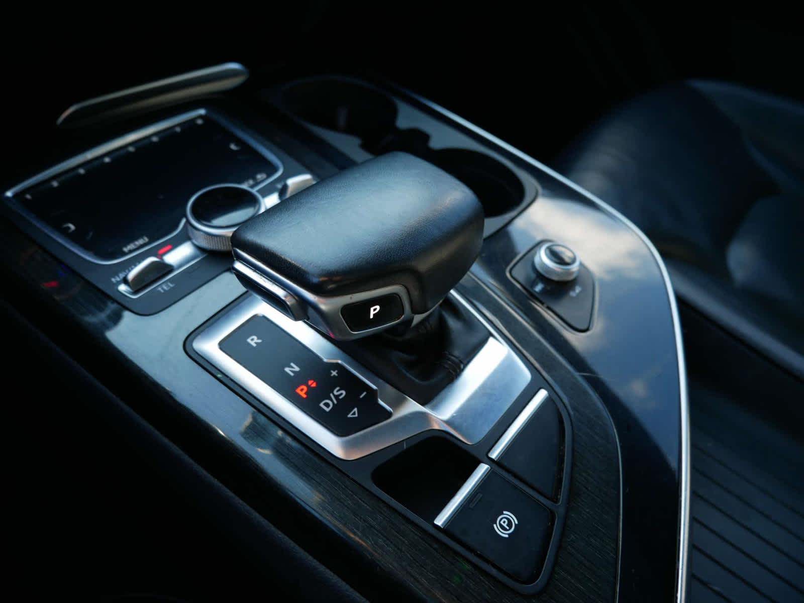 Vehicle image 25 of 28
