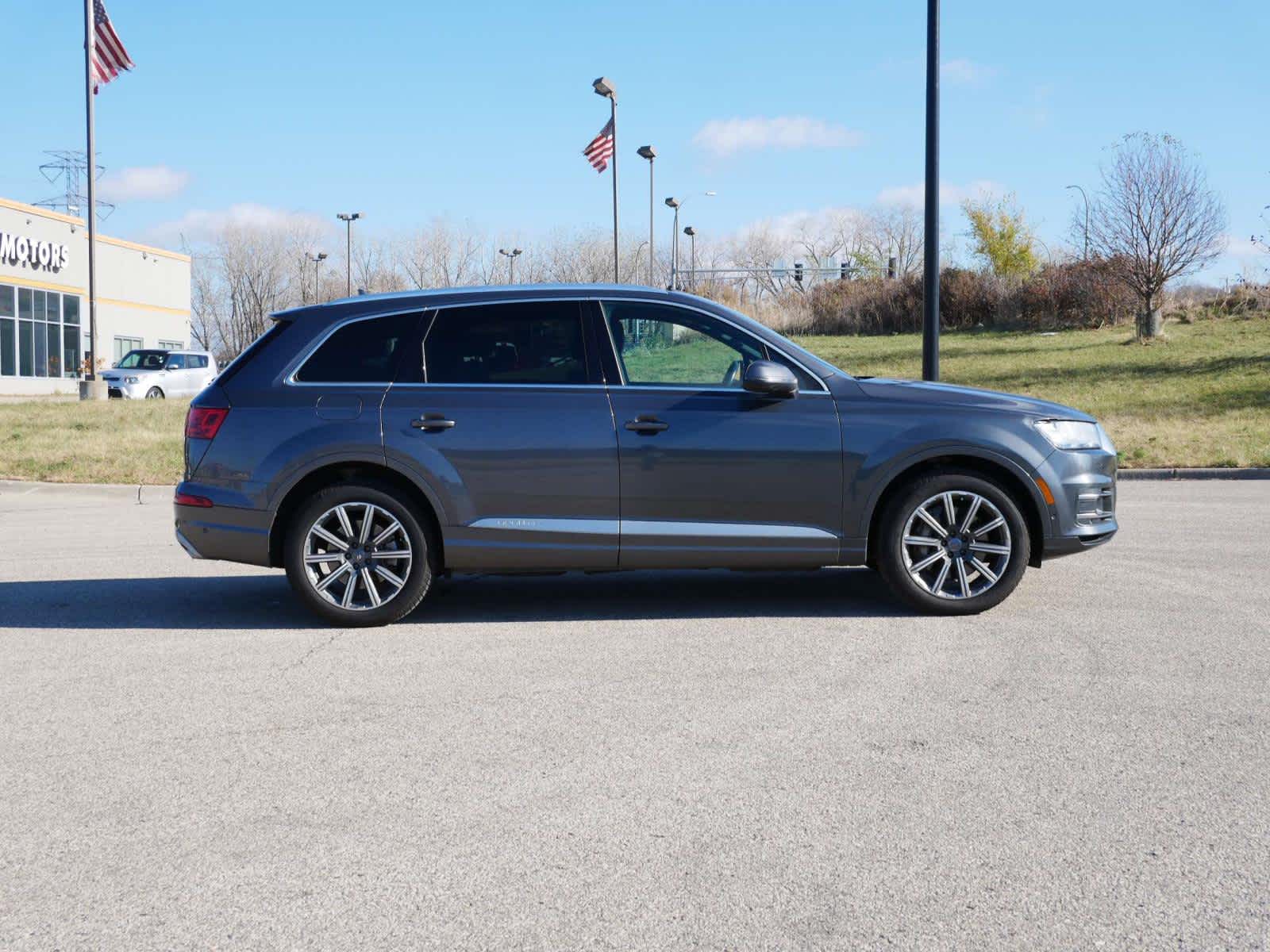 Vehicle image 4 of 28