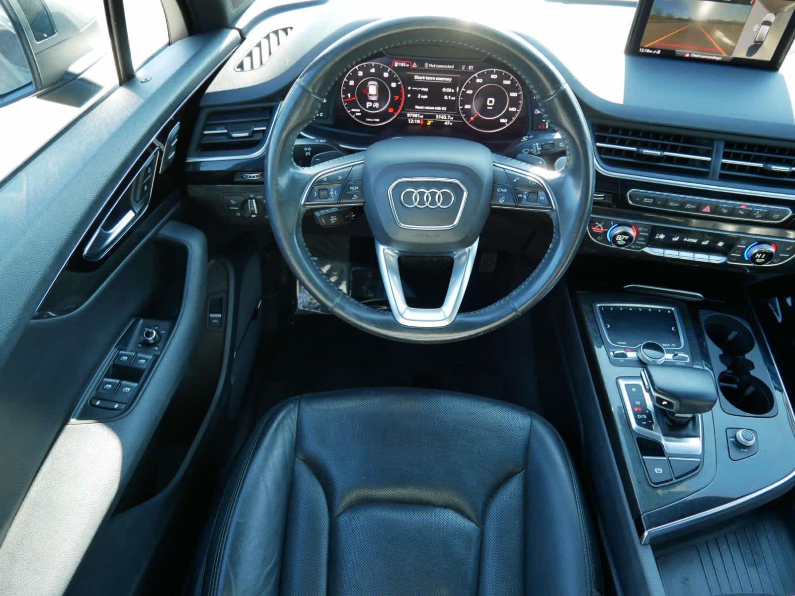 Vehicle image 13 of 28