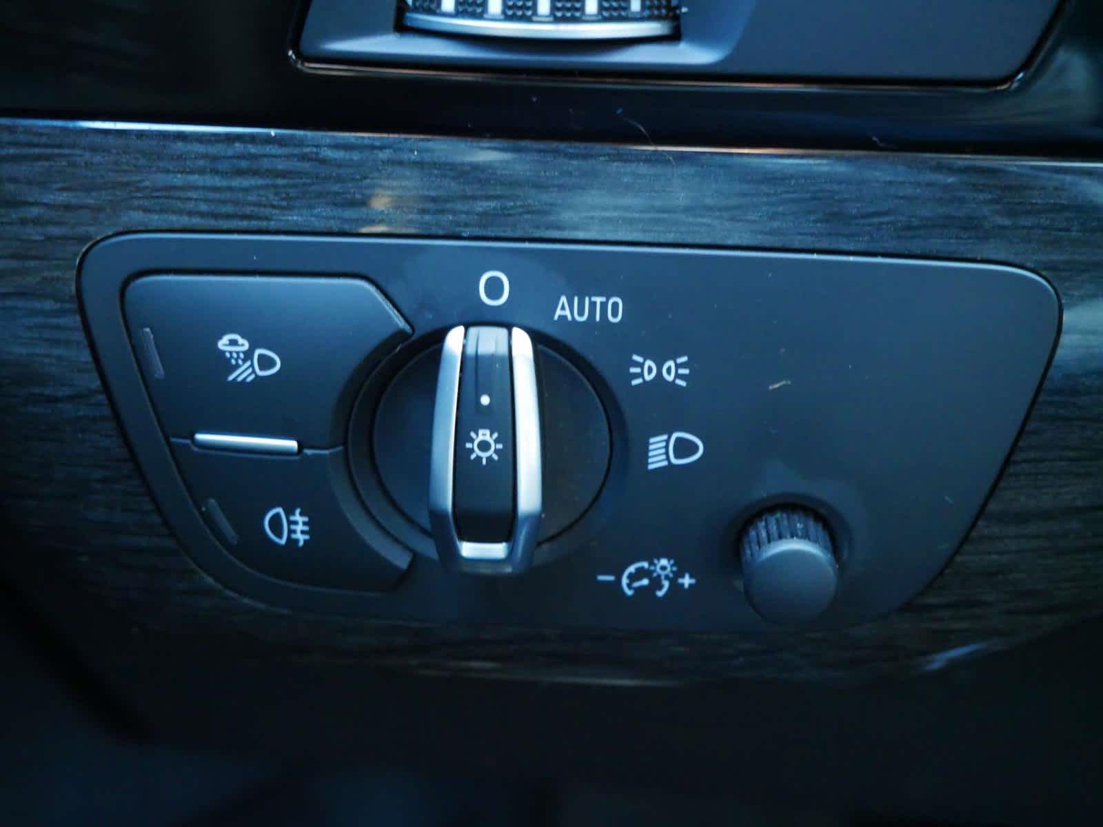 Vehicle image 17 of 28