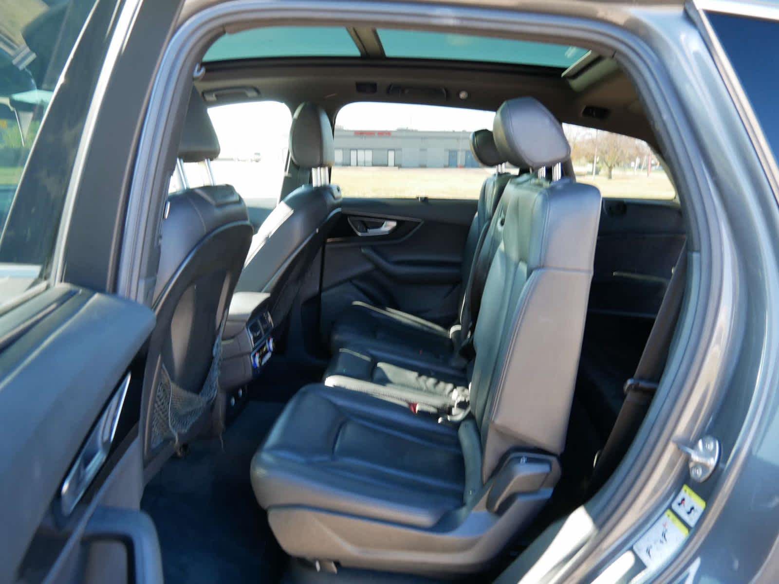 Vehicle image 11 of 28