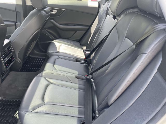 Vehicle image 19 of 39