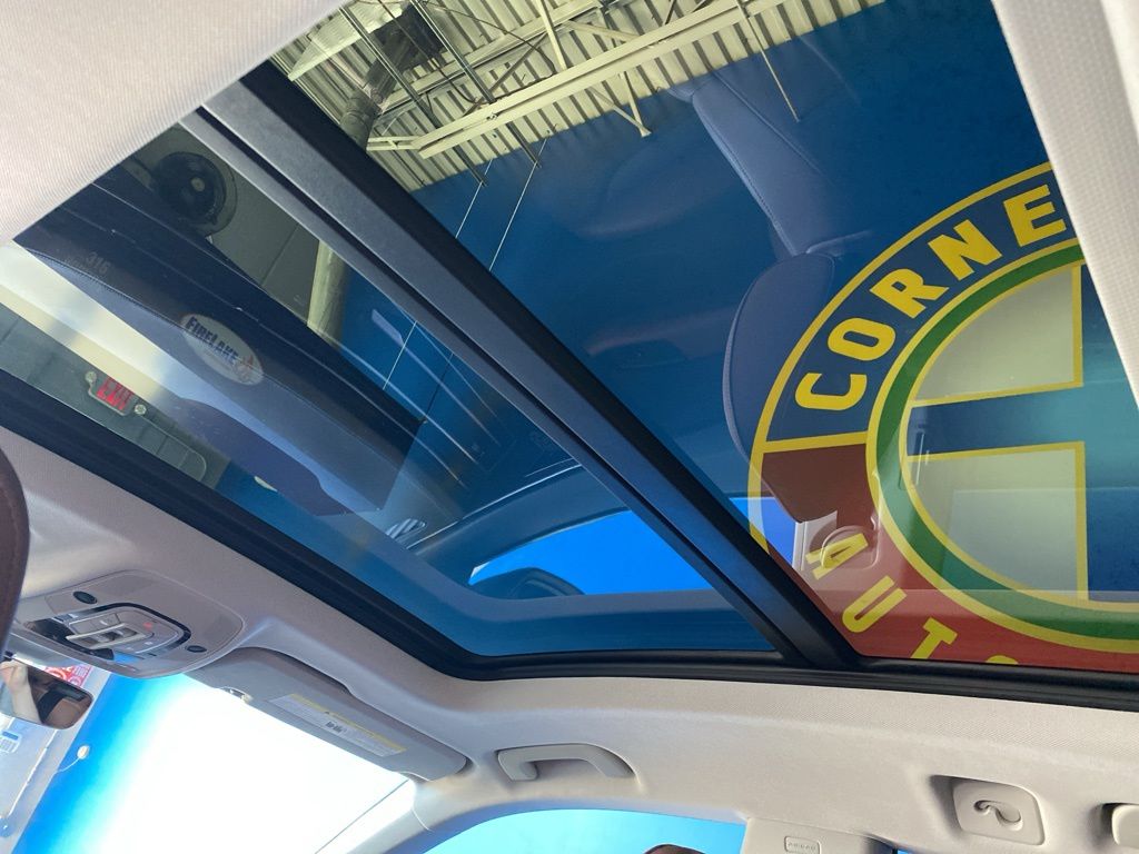 Vehicle image 23 of 29