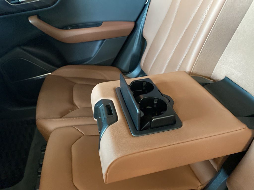 Vehicle image 22 of 29