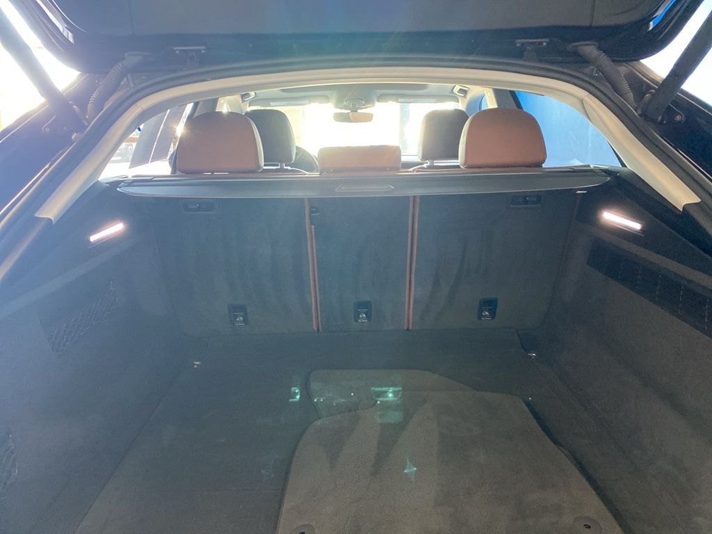 Vehicle image 27 of 29