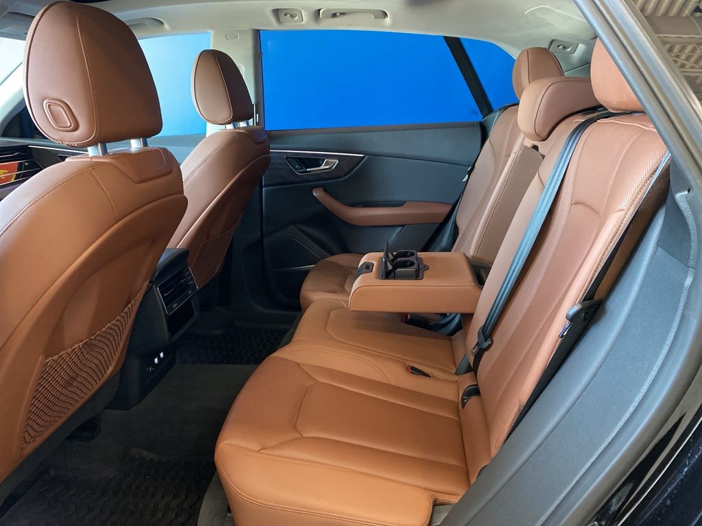 Vehicle image 20 of 29