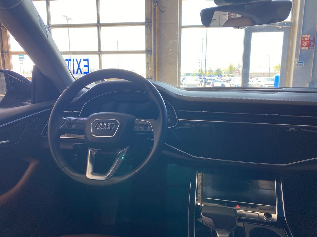 Vehicle image 10 of 29