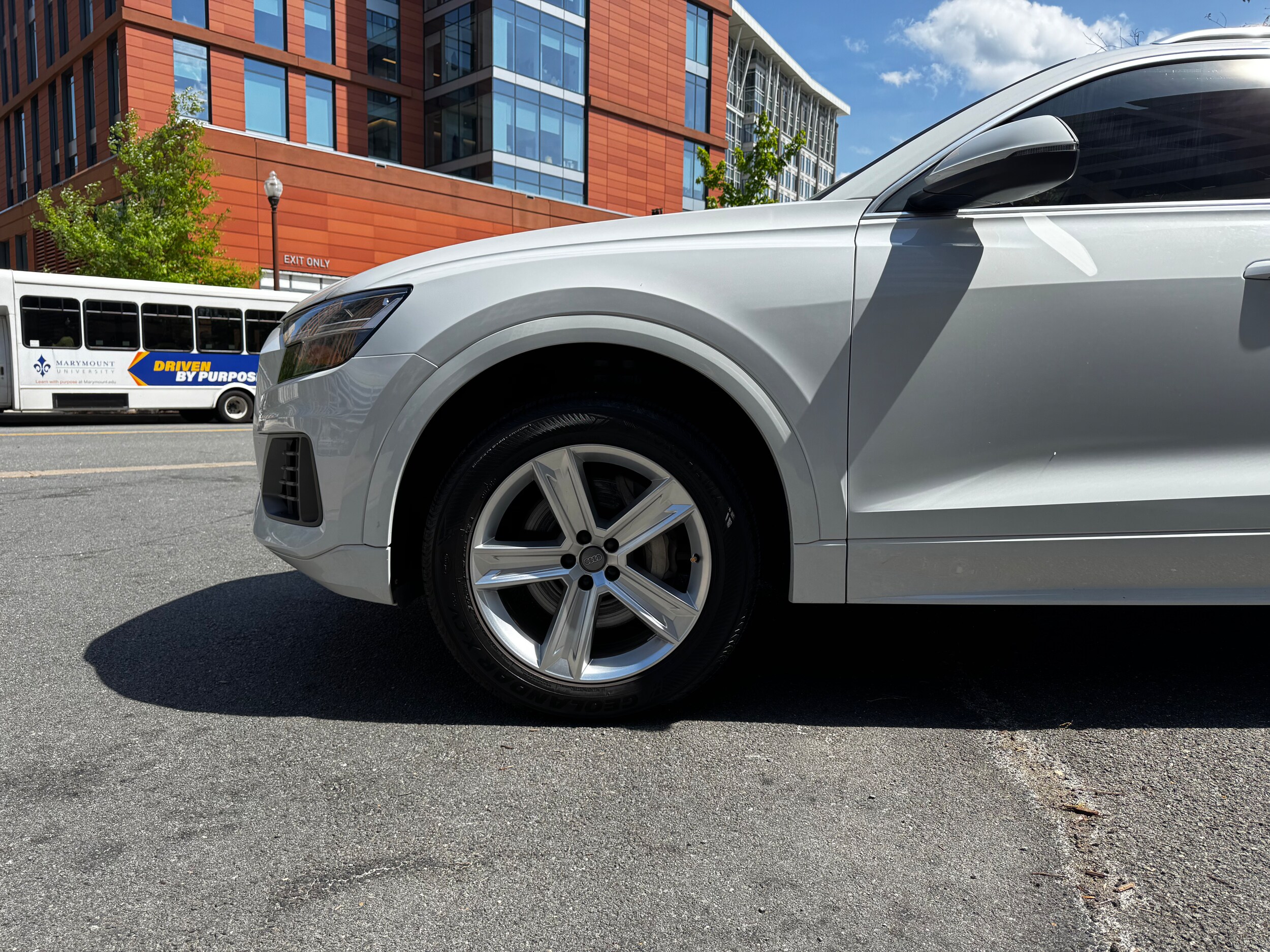 Vehicle image 9 of 42