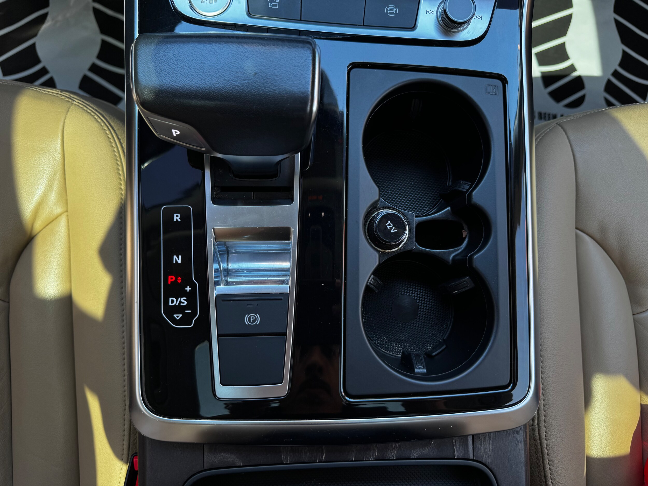 Vehicle image 31 of 42