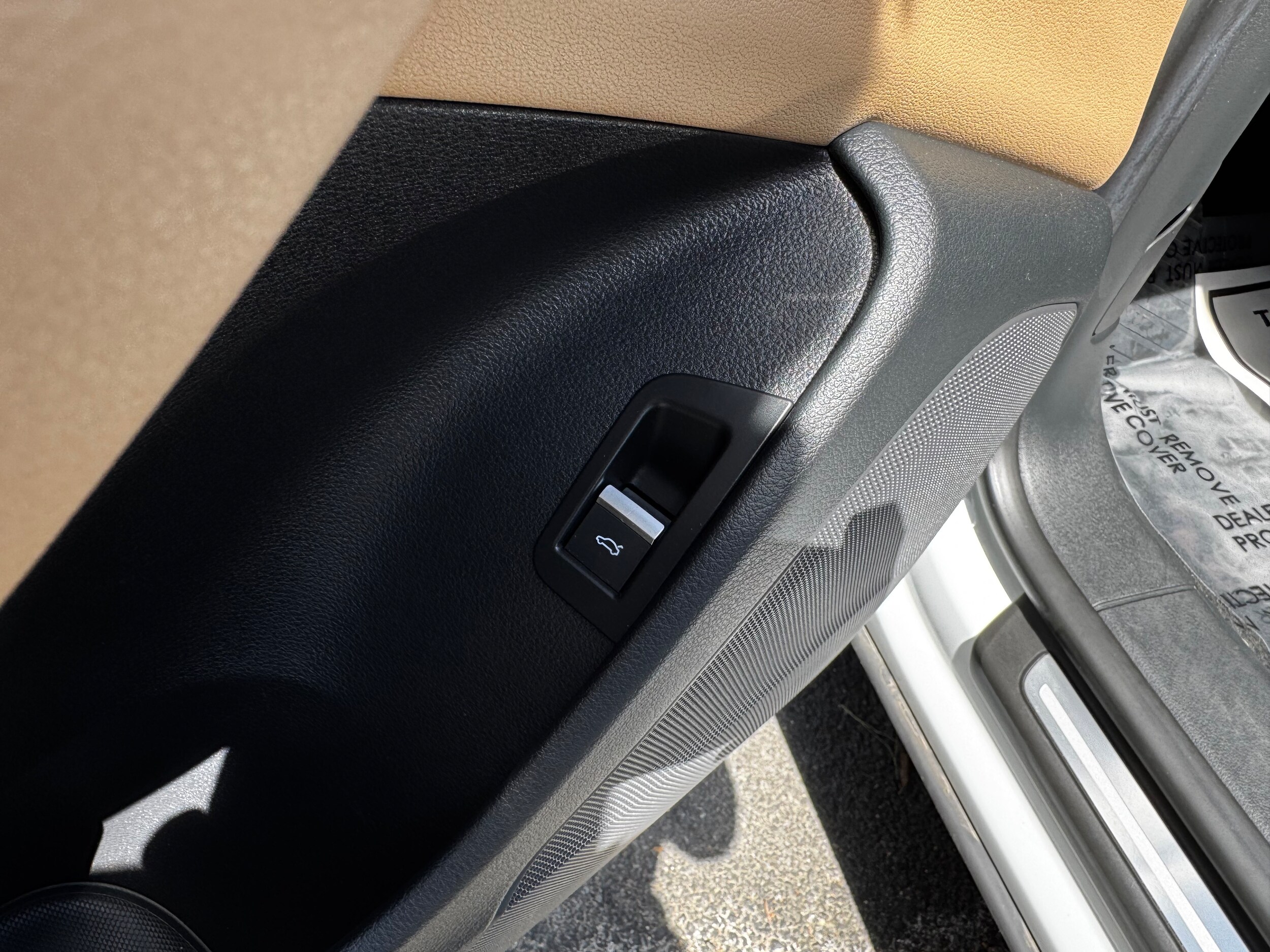 Vehicle image 20 of 42