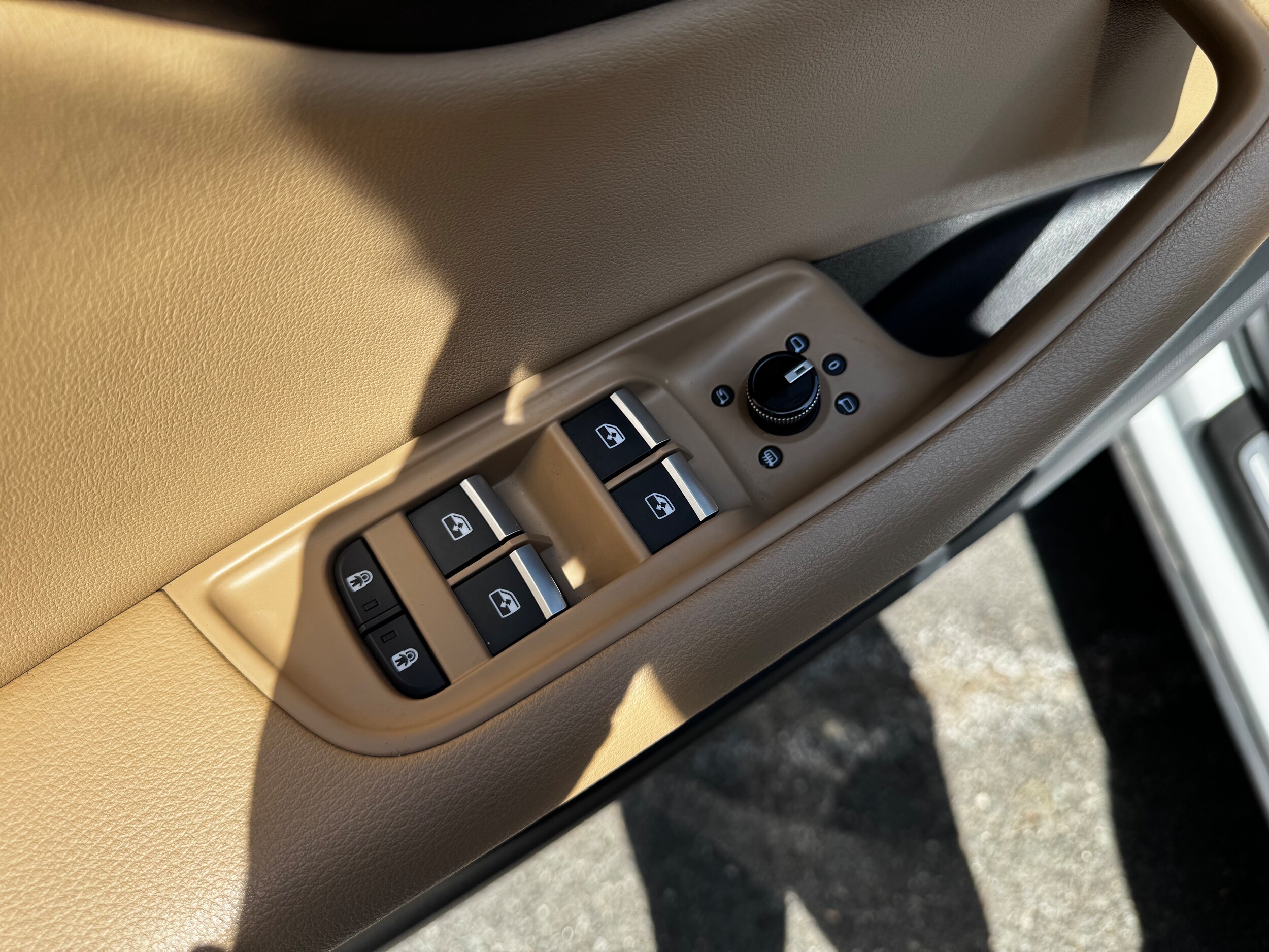 Vehicle image 19 of 42